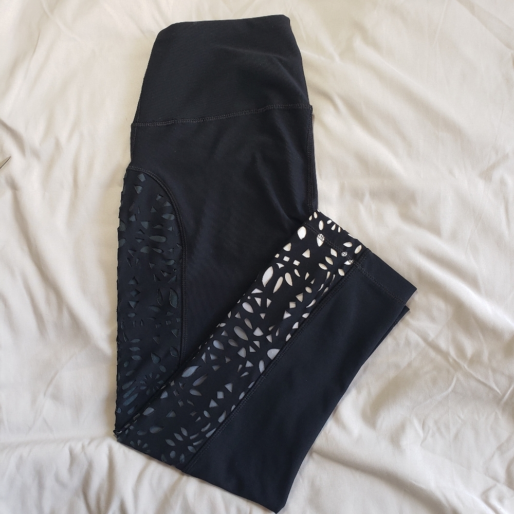 90 Degrees by Reflex Laser Cut-Out Leggings Sz. L